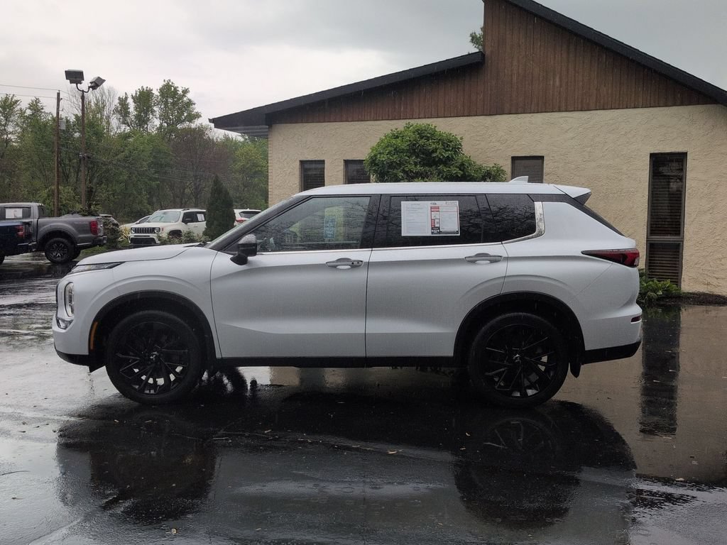 Used 2023 Mitsubishi Outlander SE Black Edition AWD/4WD image 8