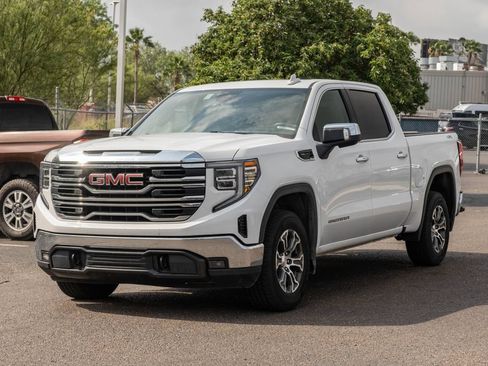 Used 2025 GMC Sierra 1500 SLT AWD/4WD image 3