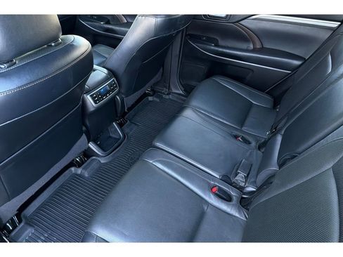 Used 2018 Toyota Highlander Limited Platinum AWD/4WD image 13