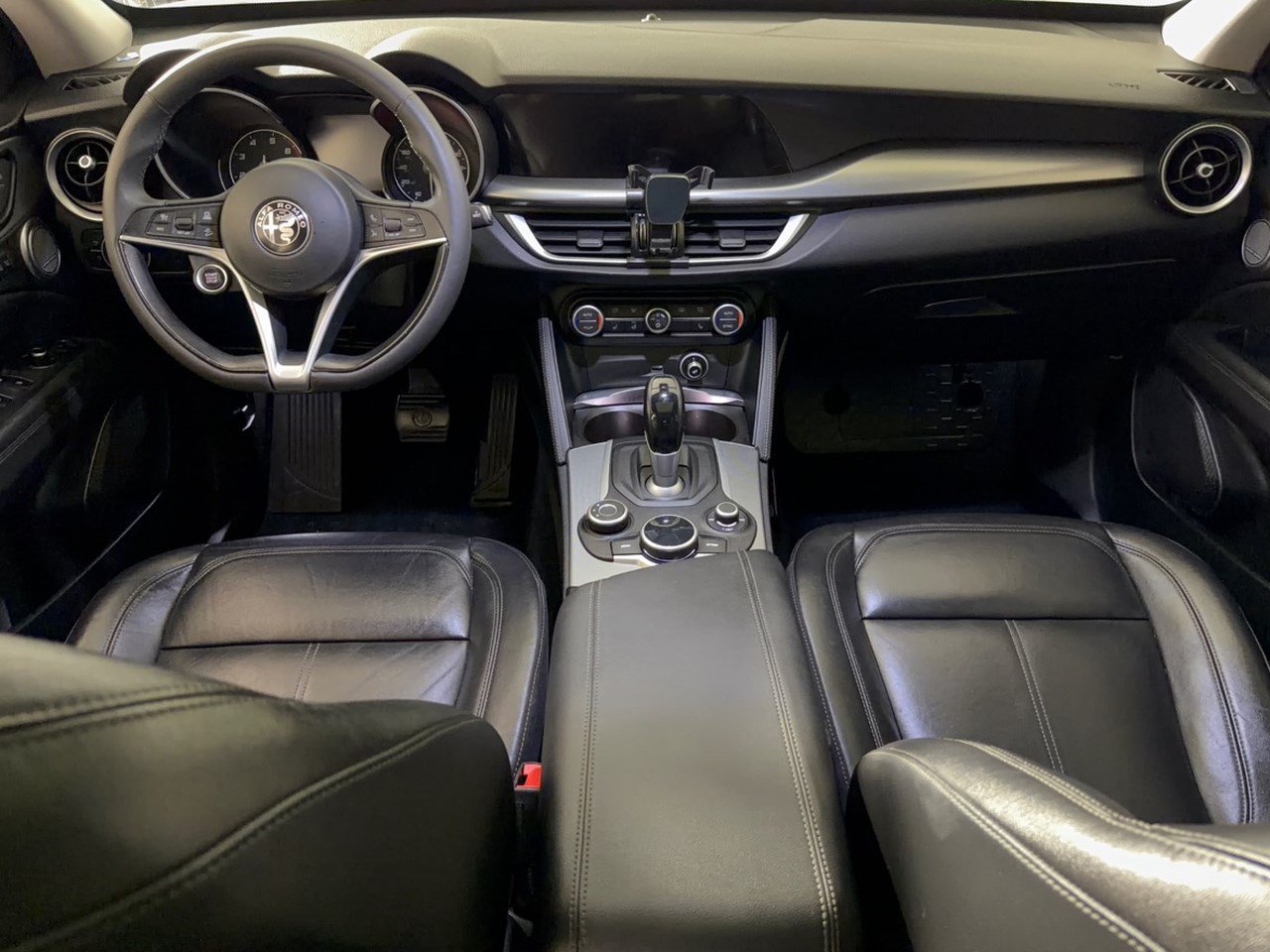 Used 2018 Alfa Romeo Stelvio Ti AWD/4WD image 17