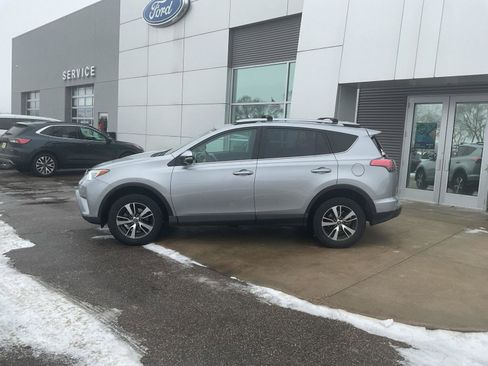 Used 2018 Toyota RAV4 XLE image 2