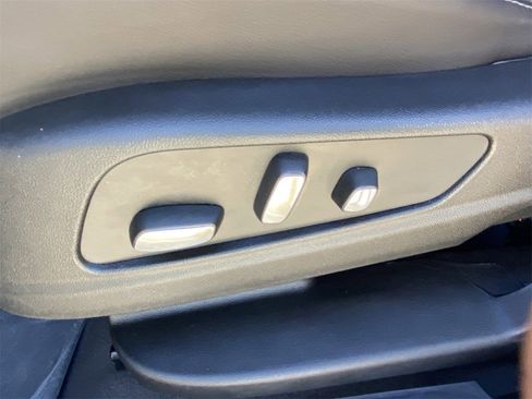 Certified 2025 Cadillac XT5 Premium Luxury image 21