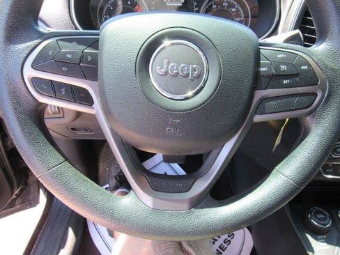 Used 2019 Jeep Cherokee Latitude w/ Popular Appearance Group AWD/4WD image 24