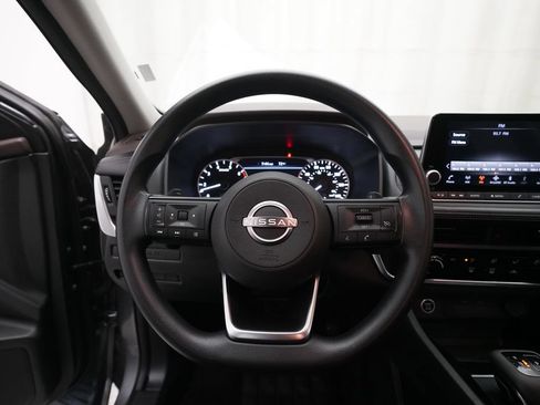 Used 2023 Nissan Rogue S AWD/4WD image 4