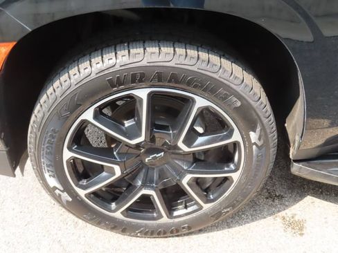 Used 2024 Chevrolet Suburban RST w/ Luxury Package AWD/4WD image 17