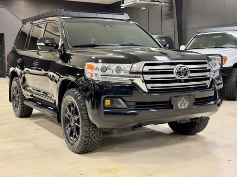 Used 2018 Toyota Land Cruiser image 5