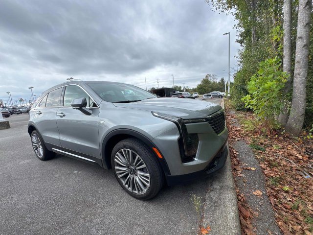 Used 2025 Cadillac XT4 Premium Luxury w/ Technology Package FWD image 5