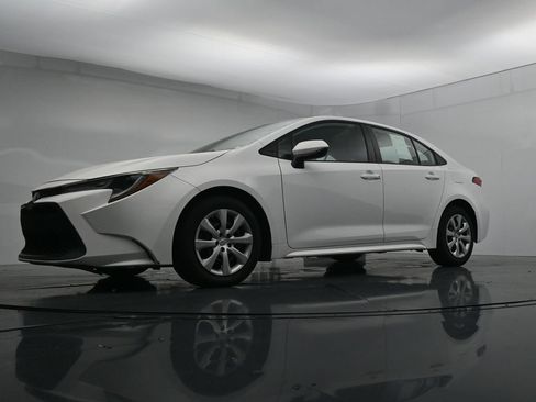 Used 2021 Toyota Corolla LE FWD image 20