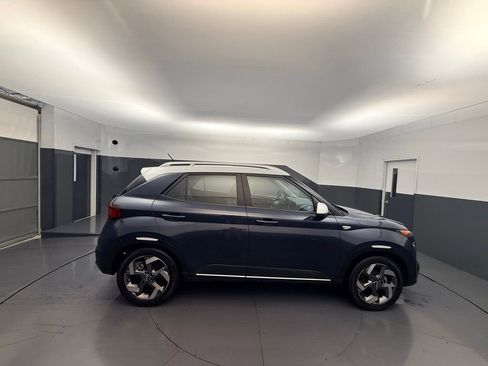 Used 2024 Hyundai Venue Limited FWD image 6