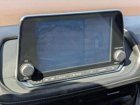 Used 2021 Nissan Rogue SV image 14