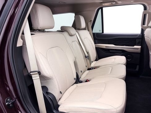 Used 2024 Ford Expedition Platinum AWD/4WD image 37