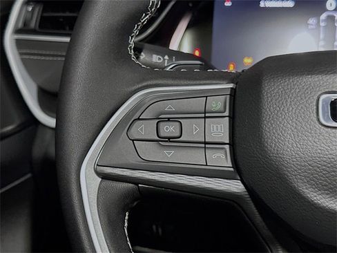 New 2025 Jeep Grand Cherokee L Altitude image 28