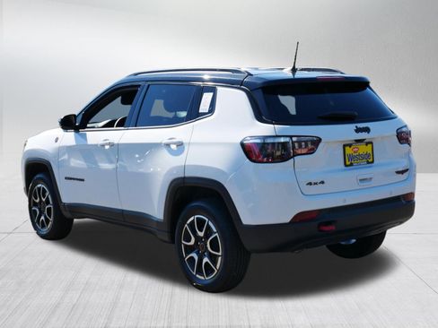 Used 2025 Jeep Compass Trailhawk AWD/4WD image 5