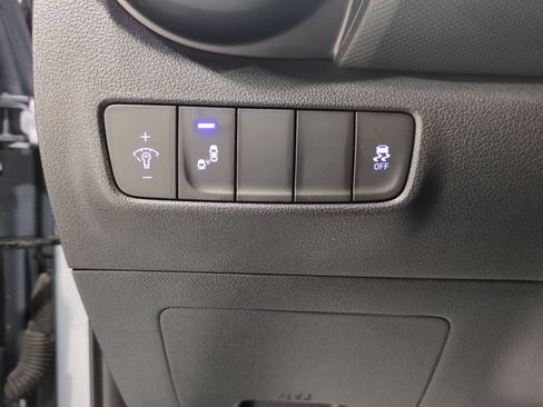 Used 2018 Hyundai Kona SEL AWD/4WD image 17