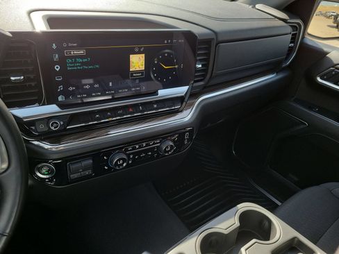 Used 2025 Chevrolet Silverado 1500 LT RWD image 13
