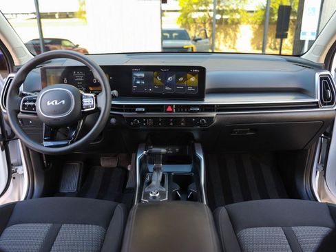 Used 2025 Kia Sorento LX FWD image 46