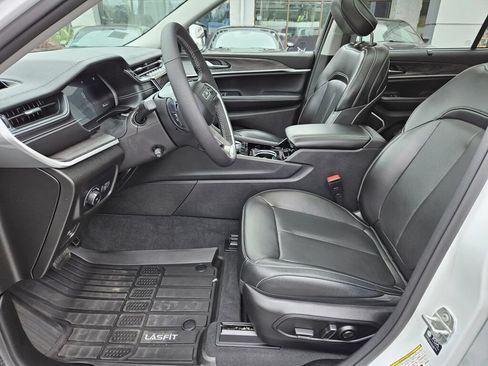 Used 2023 Jeep Grand Cherokee L Limited w/ Luxury Tech Group II AWD/4WD image 19