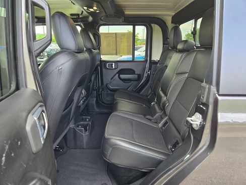 Used 2023 Jeep Gladiator Sport AWD/4WD image 30