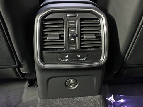 Used 2025 Porsche Macan Turbo image 37