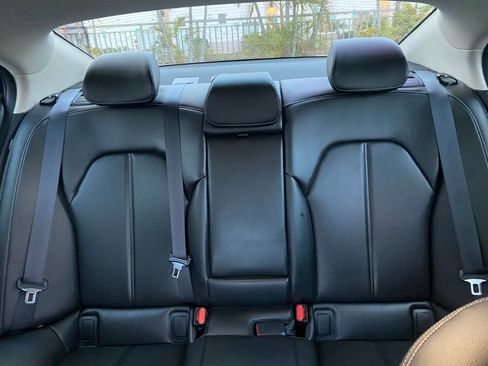 Used 2025 Genesis G70 2.5T image 18