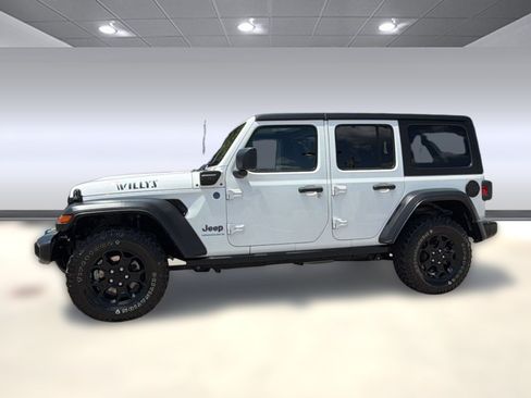 Used 2023 Jeep Wrangler Unlimited w/ Cold Weather Group AWD/4WD image 2