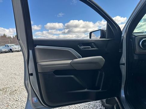 Certified 2025 Chevrolet Colorado ZR2 w/ Midnight Edition AWD/4WD image 23