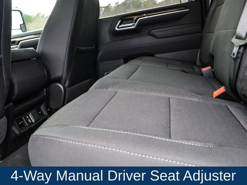 Used 2025 Chevrolet Silverado 2500 LT w/ Convenience Package image 13