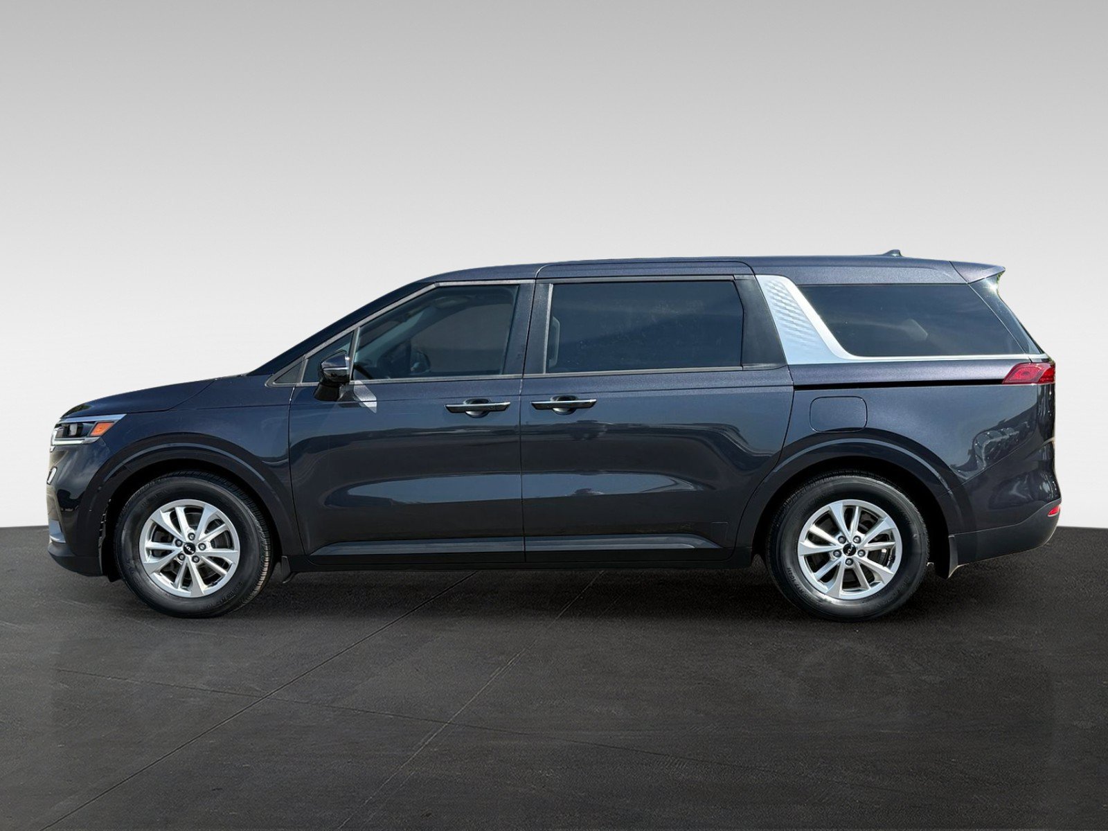 Used 2023 Kia Carnival LX FWD image 8
