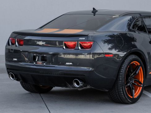 Used 2013 Chevrolet Camaro SS RWD image 12