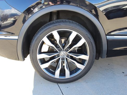 Used 2021 Volkswagen Tiguan SEL Premium R-Line image 48