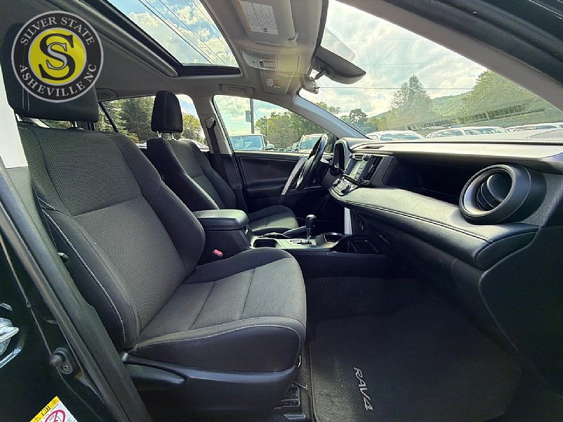 Used 2018 Toyota RAV4 XLE FWD image 15