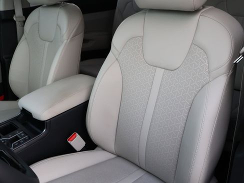 Used 2023 Kia Sorento EX w/ Panoramic Sunroof Package image 14