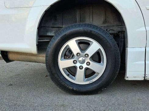 Used 2013 Dodge Grand Caravan SXT image 35