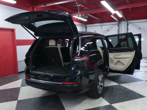 Used 2024 Jeep Grand Cherokee L Limited RWD image 30