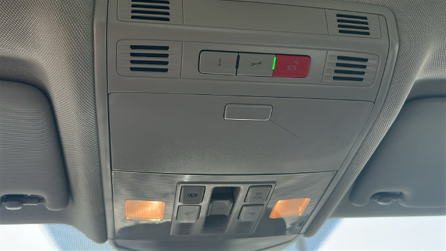 Used 2025 Volkswagen Jetta SE FWD image 24
