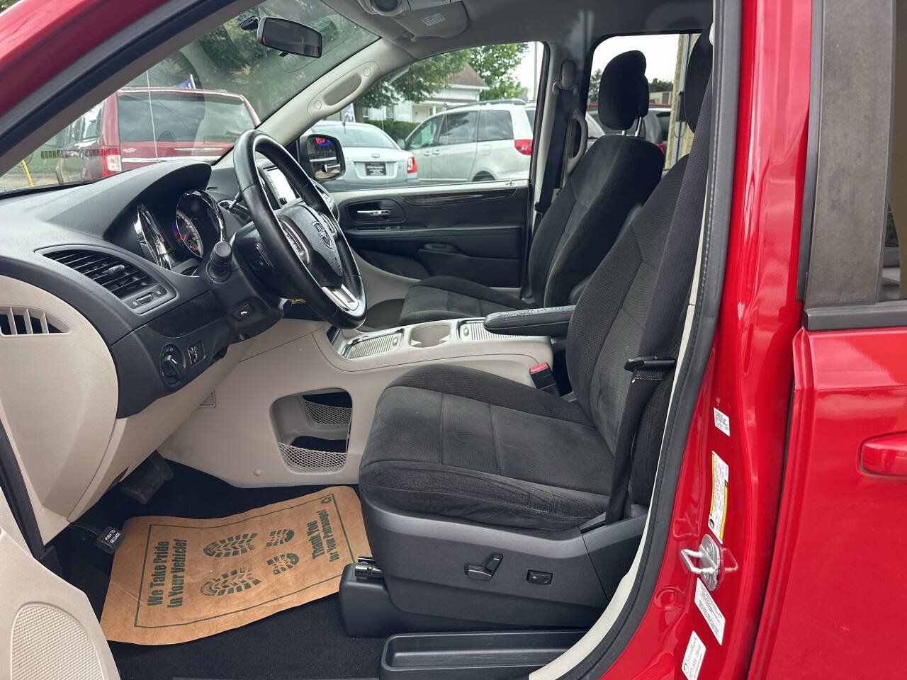 Used 2013 Dodge Grand Caravan SXT w/ Rear Park Assist Pkg FWD image 18