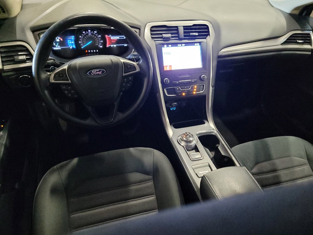 Used 2019 Ford Fusion SE FWD image 22