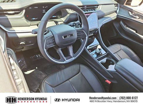 Used 2025 Jeep Grand Cherokee Limited w/ Luxury Tech Group II AWD/4WD image 10