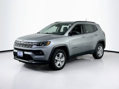 Used 2022 Jeep Compass Latitude w/ Convenience Group AWD/4WD image 1