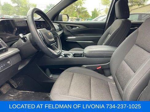 Used 2024 Chevrolet Traverse LT w/ Trailering Package FWD image 6