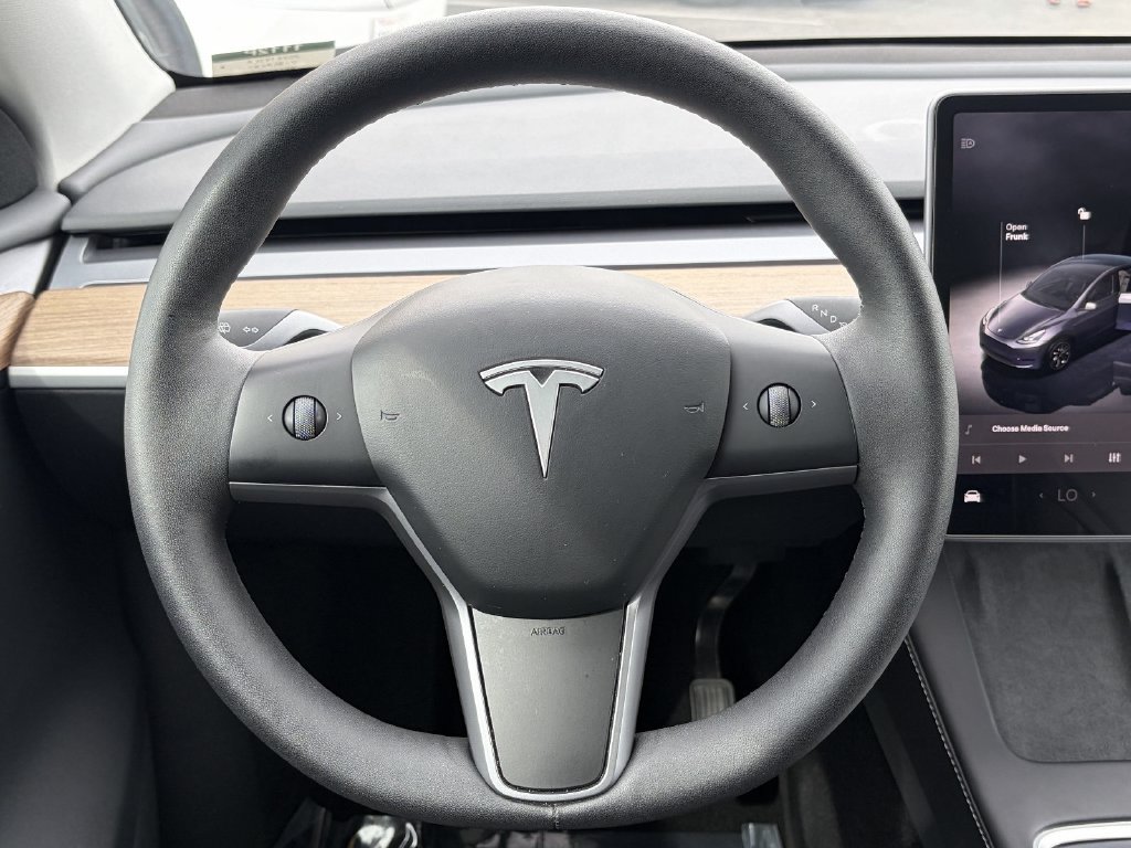 Used 2024 Tesla Model Y 2WD image 16