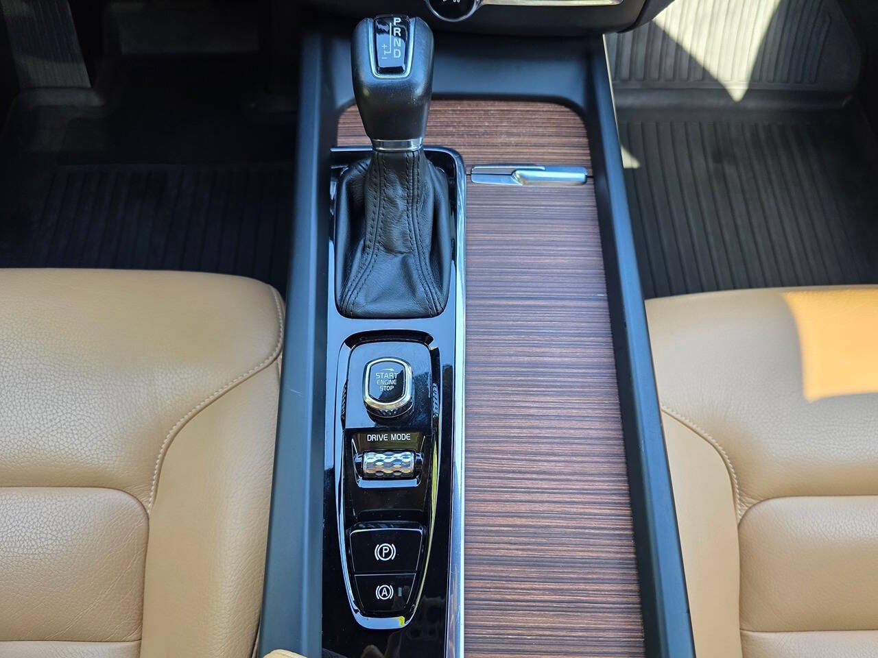 Used 2018 Volvo XC60 T6 Momentum w/ Convenience Package AWD/4WD image 33