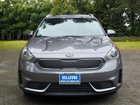 Used 2017 Kia Niro LX image 2