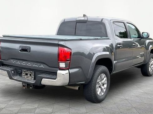 Used 2019 Toyota Tacoma SR5 AWD/4WD image 5