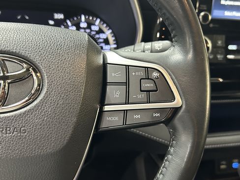 Used 2022 Toyota Highlander XSE FWD image 20