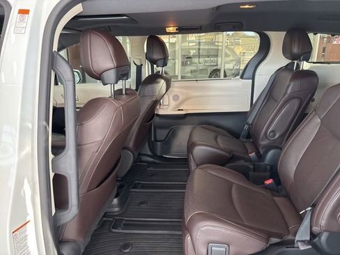 Used 2021 Toyota Sienna Platinum image 21