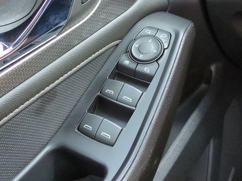 Used 2023 Chevrolet Traverse Premier image 24