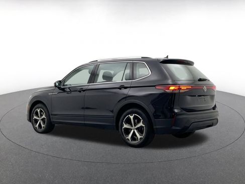 Used 2026 Volkswagen Tiguan SE AWD/4WD image 5