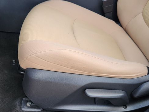 Used 2022 Toyota RAV4 LE image 31