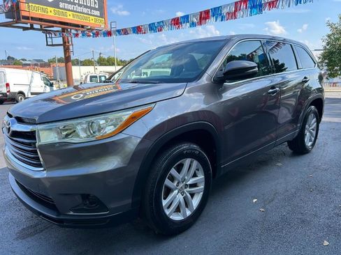 Used 2014 Toyota Highlander LE image 3